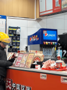 塔斯汀“万店”下的暗影